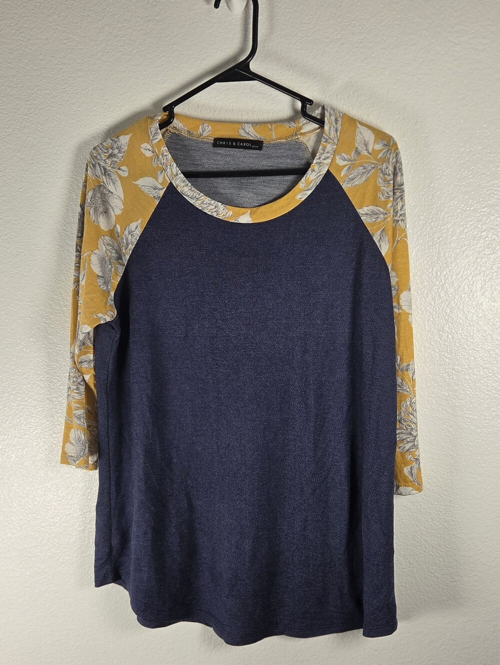 Chris & Carol Women's Size 1X Navy Body with Mustard Floral Raglan Top